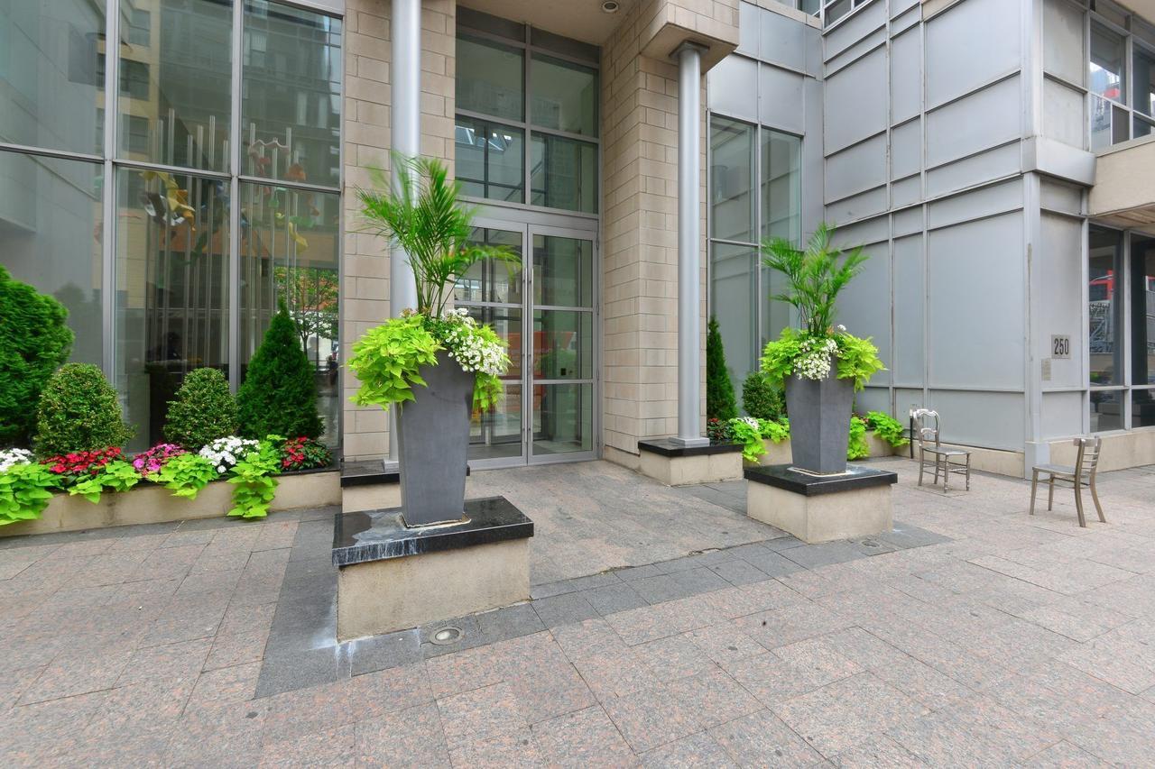 Cozy Penthouse Studio โตรอนโต ภายนอก รูปภาพ